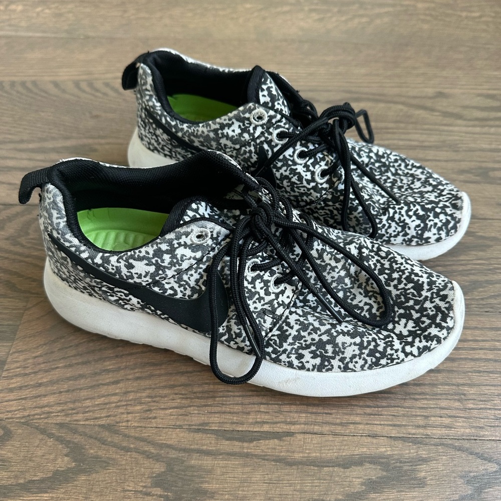 Nike Black and White Speckled Sneakers